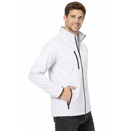 Kurtka Meska Softshell Z Kieszeniami Zapinana Na Zamek Kolor Bialy Widok Z Boku Kurtka Meska Softshell Z Kieszeniami Zapinana Na Zamek Kolor Bialy Widok Z Boku