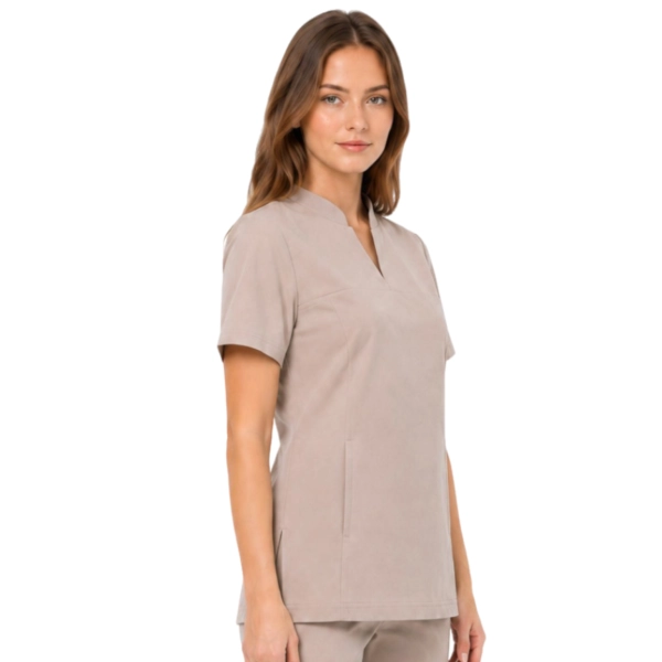 Damska Bluza Medyczna Ze Stojka Basic Premium W Kolorze Bezowym Bok